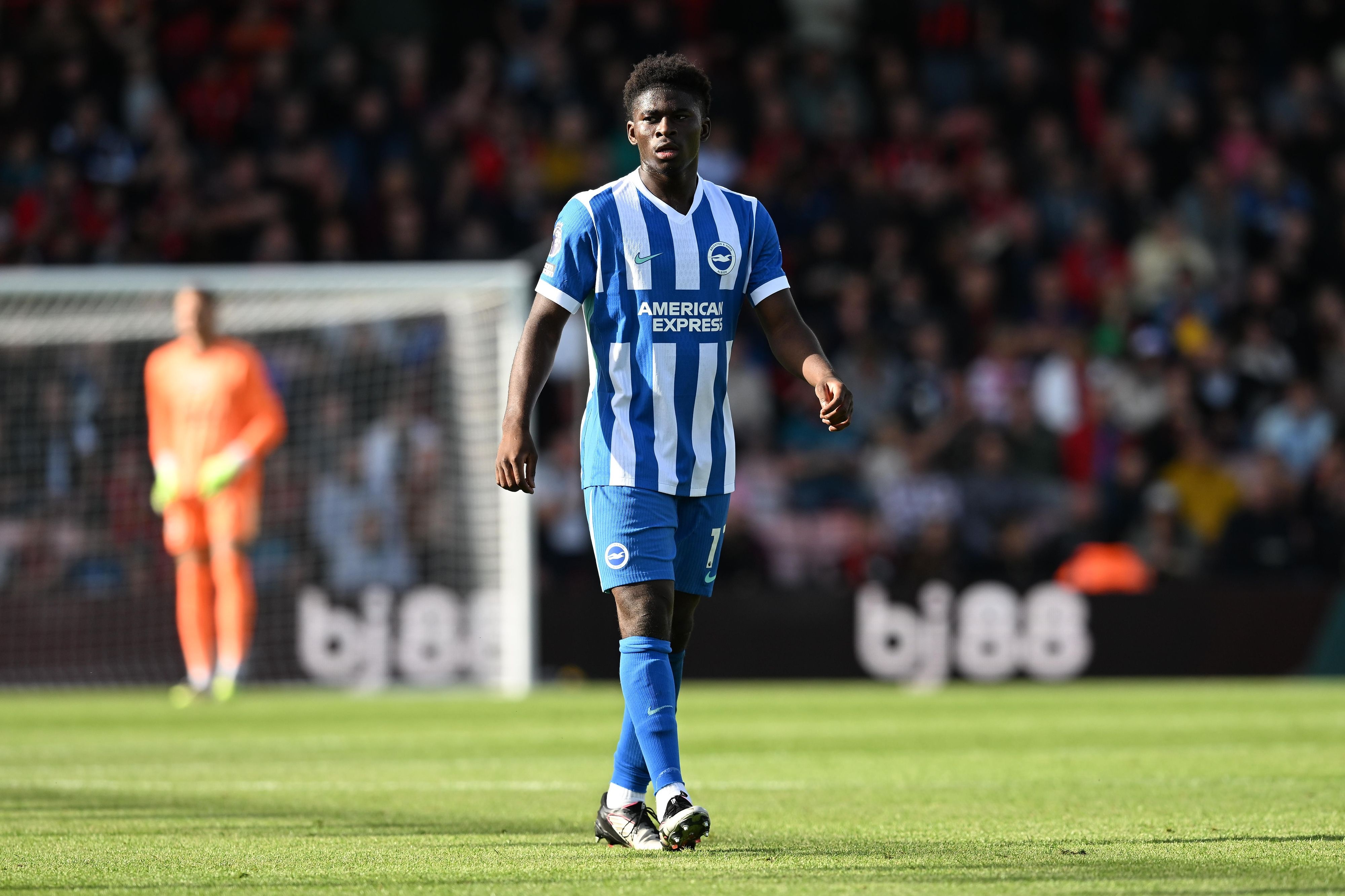 记者：曼联可能买两个中场目标有巴莱巴、沃顿，巴莱巴标价1.5亿