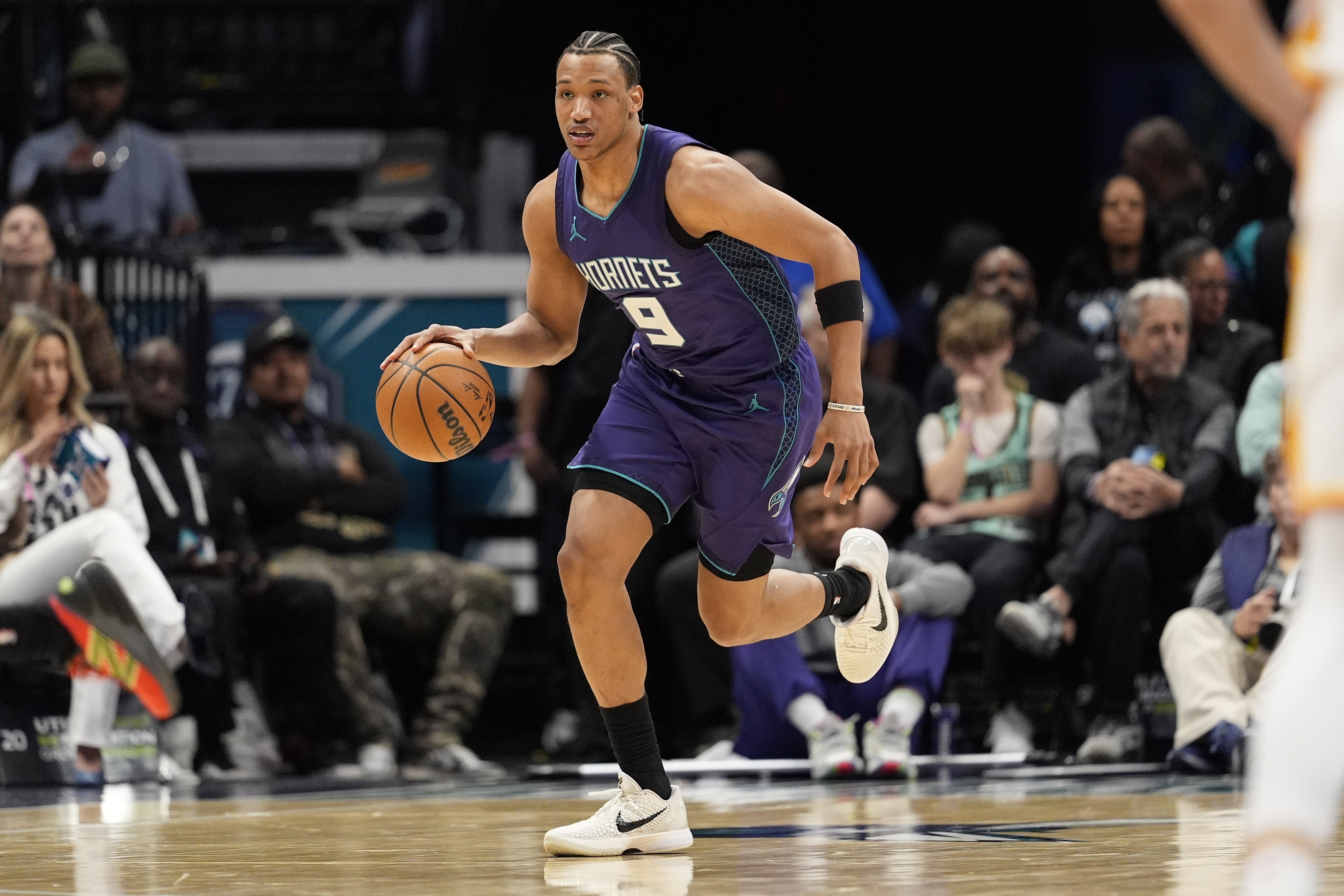 上赛季场均4.2分！队记：绿军与小温德尔-摩尔签Exhibit 10合同