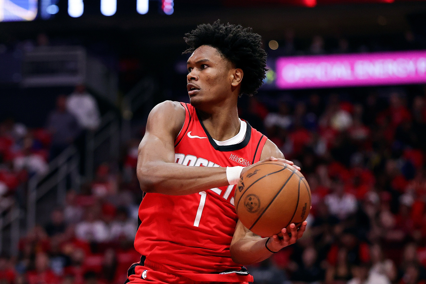 美记：阿门打控卫时火箭每百回合比对手多拿10.7分 这方案可行