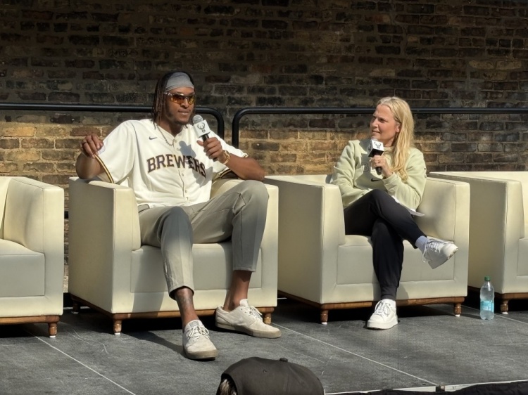 特纳：字母哥现在是我队友了 我们的内线组合强得可怕