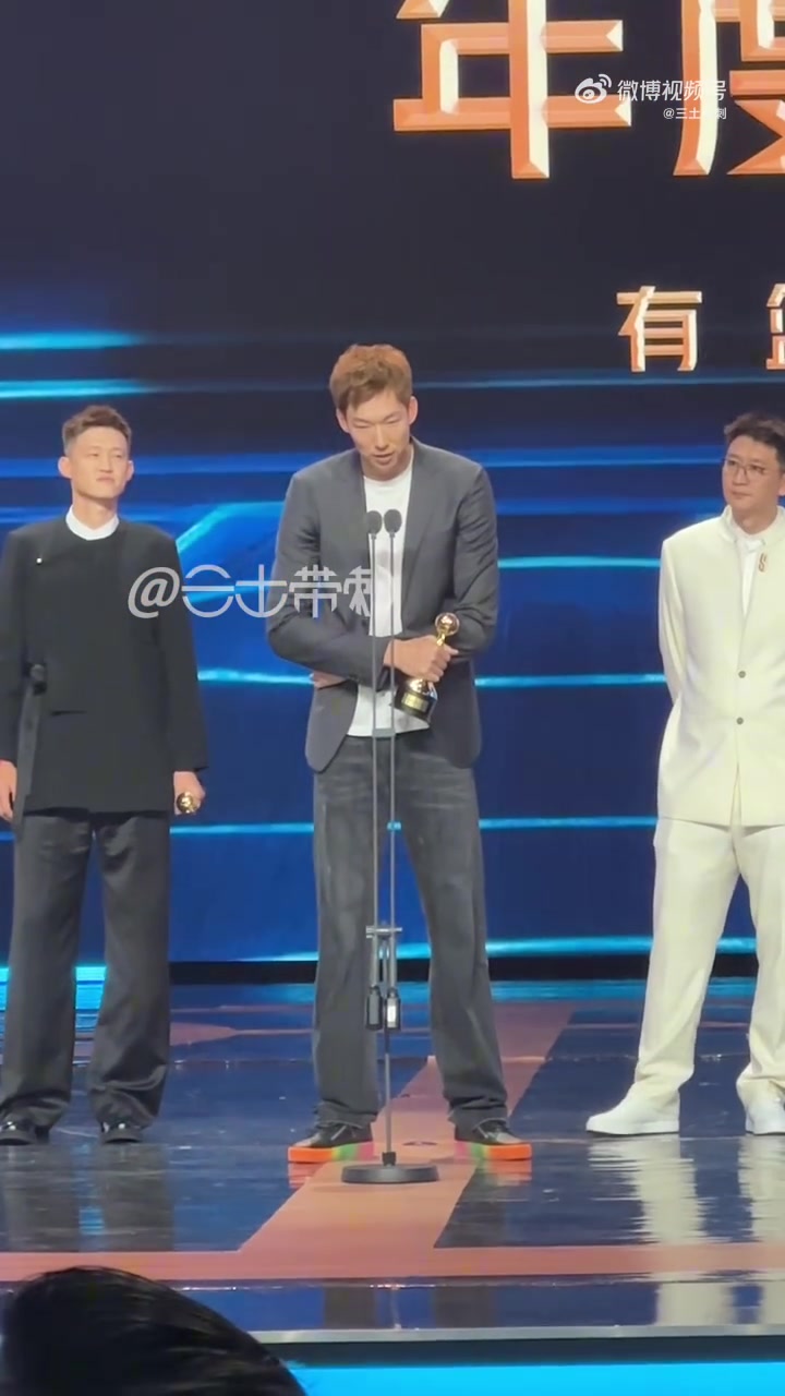 周琦：非常高兴来到北京 将全力以赴为北京带来第四座总冠军