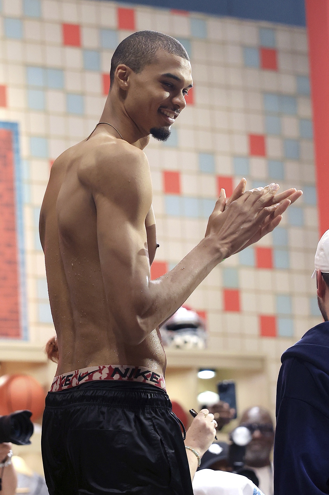 先让CBA给你上上对抗！文班：我现在非常想打球 夏天没人比我刻苦