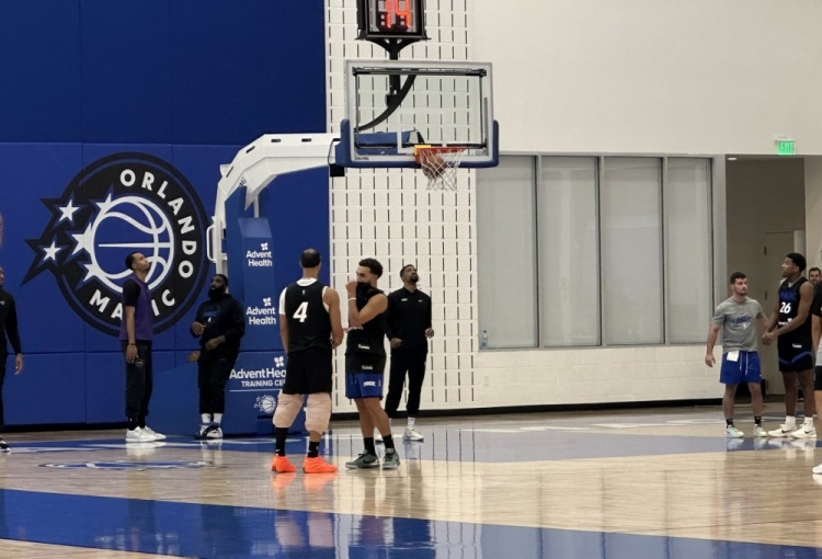 3月份左膝手术！莫斯利：萨格斯今天完成了所有非对抗训练项目