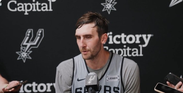 科内特：防守是球队的特质  防守端的强度将决定比赛打法和节奏