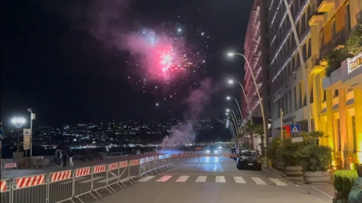 不走运，意媒：葡体飞机晚点，到达那不勒斯后又遭烟花骚扰