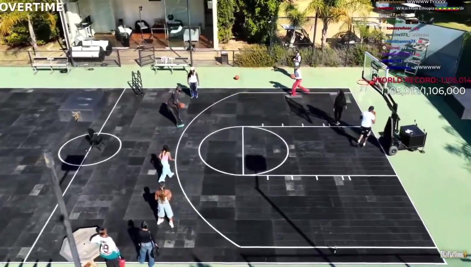 詹姆斯要求好友配音模仿比赛最后时刻紧张氛围 自己连续三投不中