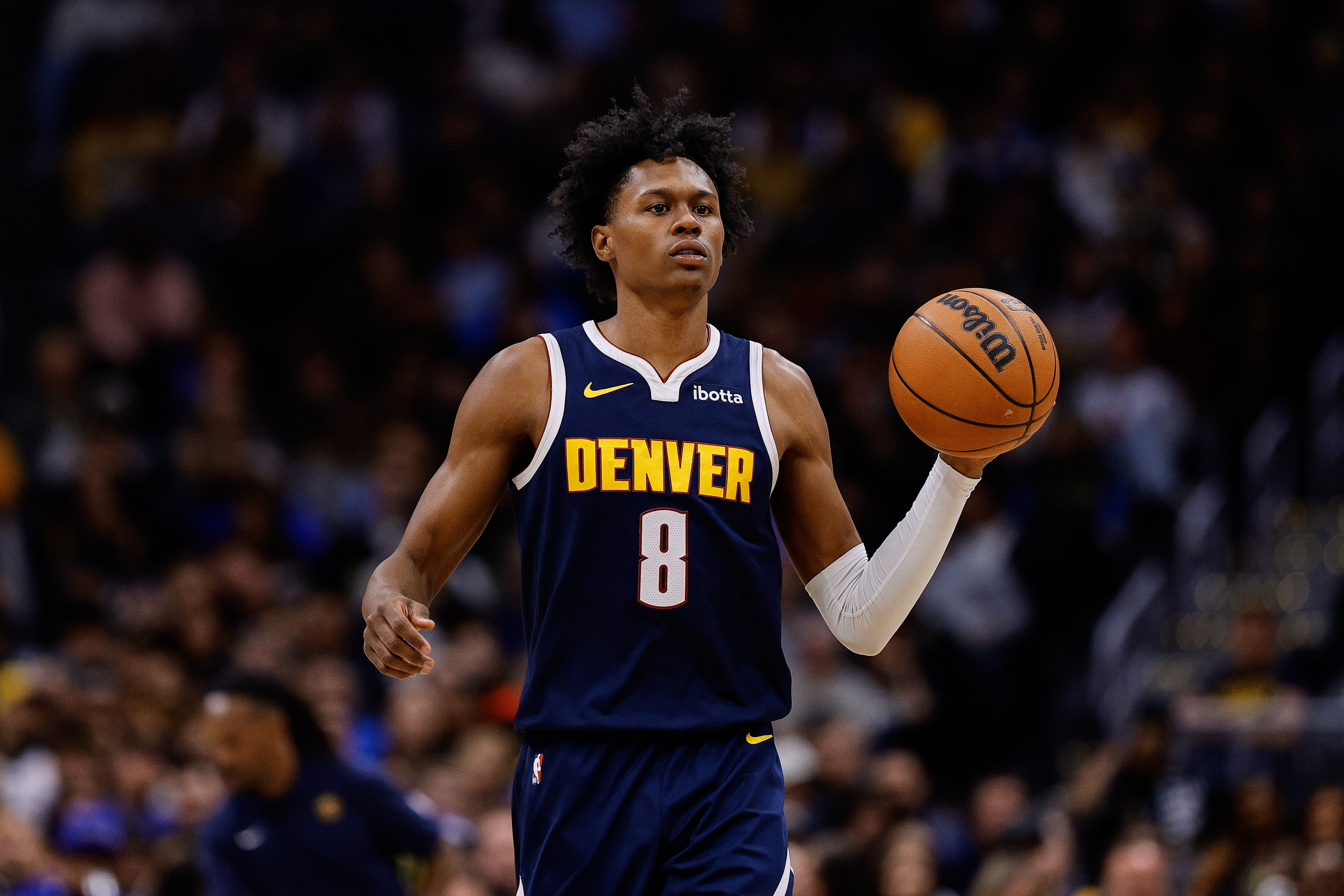 阿德尔曼：沃特森训练营表现出色 控球失误极少是球队一大亮点