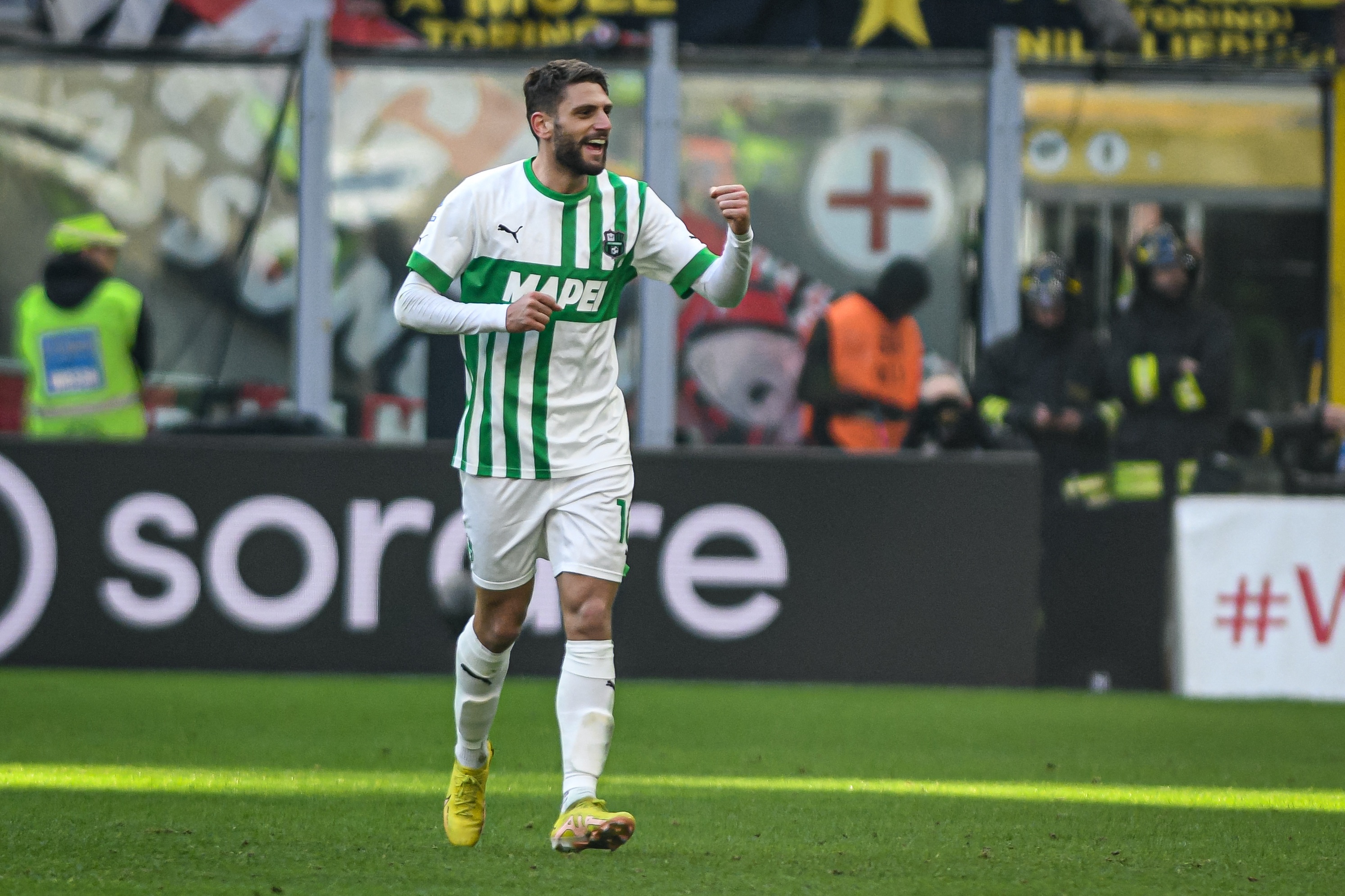 格罗索：贝拉尔迪膝盖有点小问题，我们决定不让他冒险出战