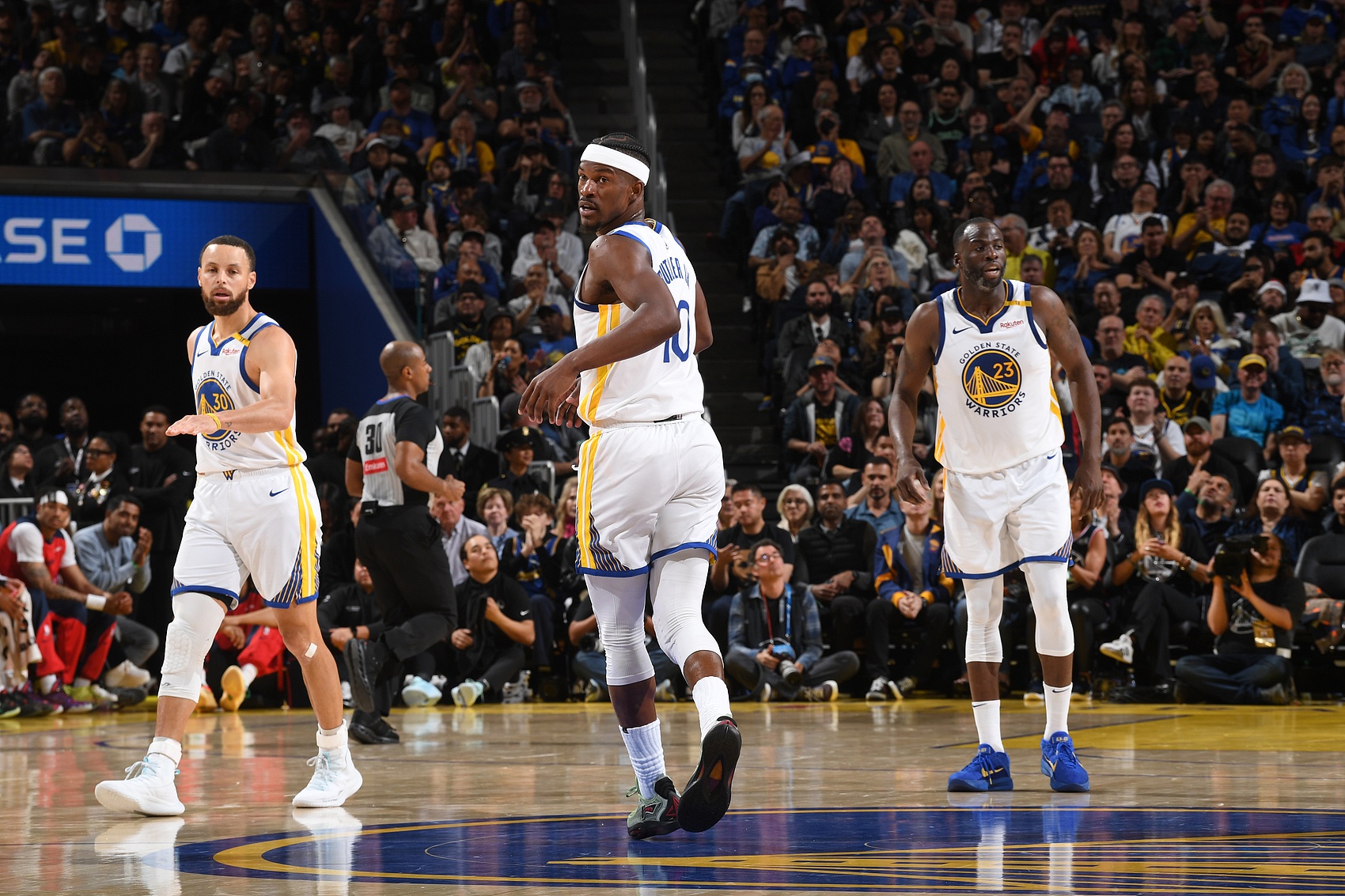 科尔：巴特勒脚踝轻微扭伤 季前赛首战库追巴预计每人打15分钟