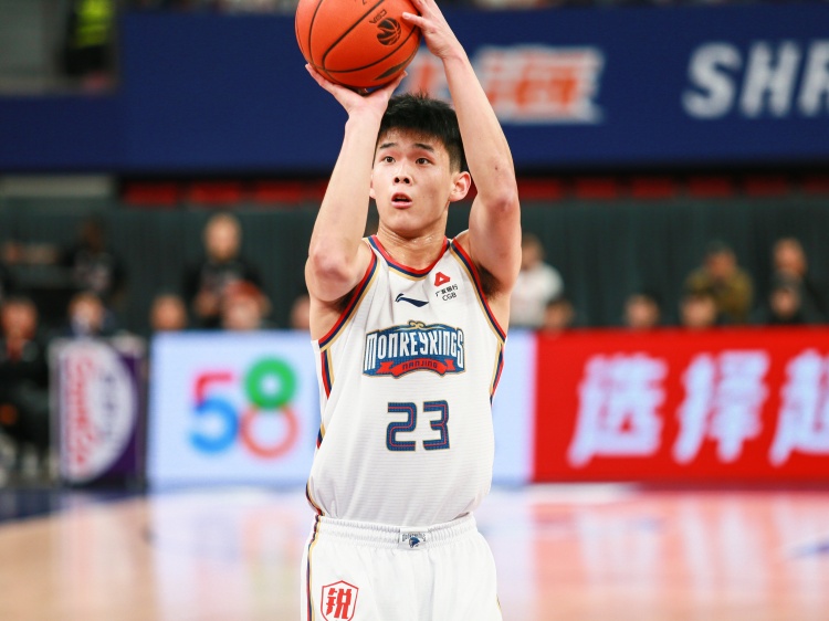 杨瀚森：什么时候约顿饭？林葳：休息或圣诞节时一起吃火锅