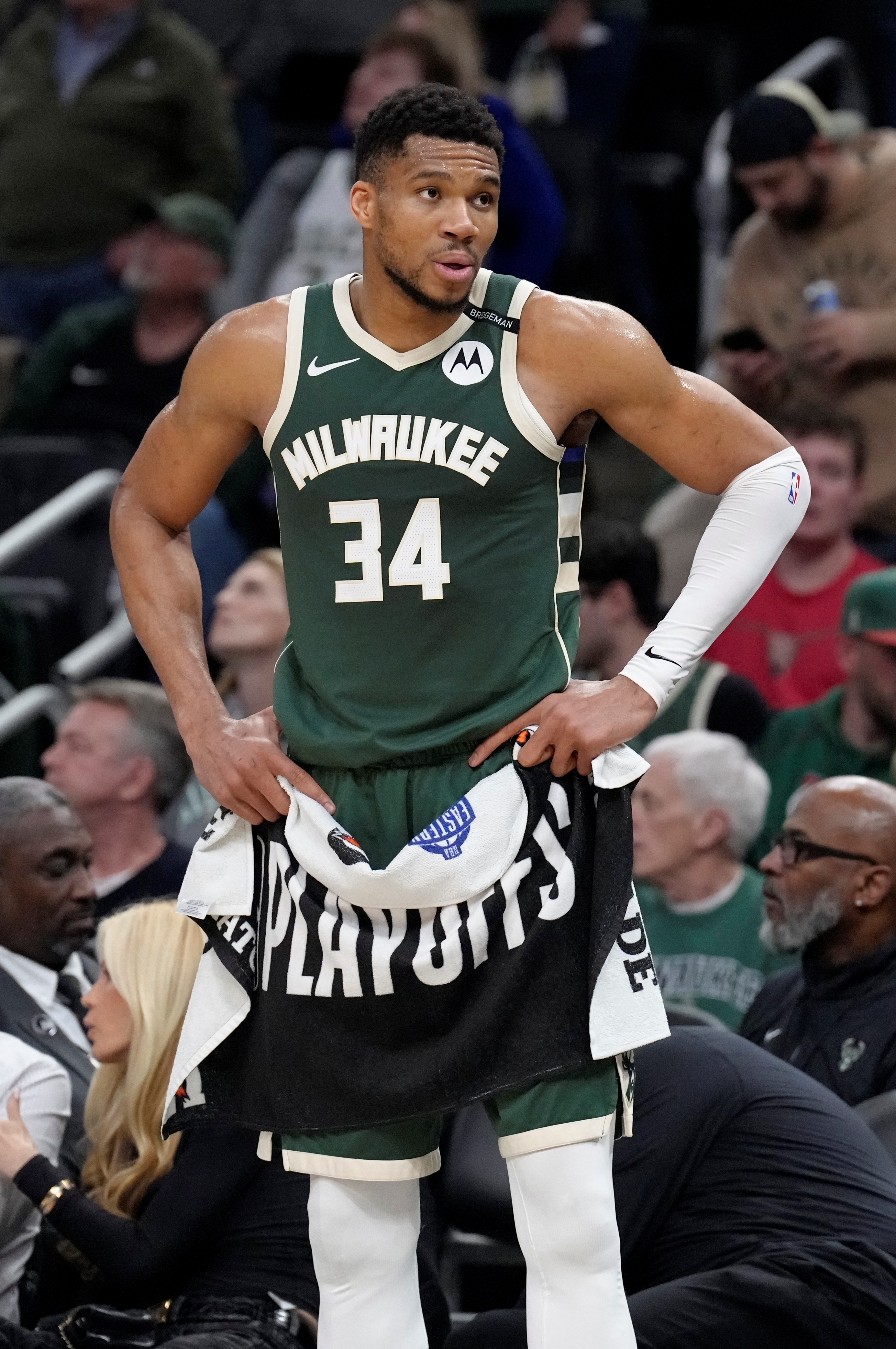 字母哥：盼自己成为史上最伟大的球员之一 我不是为了混日子&薪水