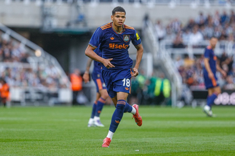 德天空：法兰克福仍在关注纽卡前锋奥苏拉，考虑冬窗租借球员