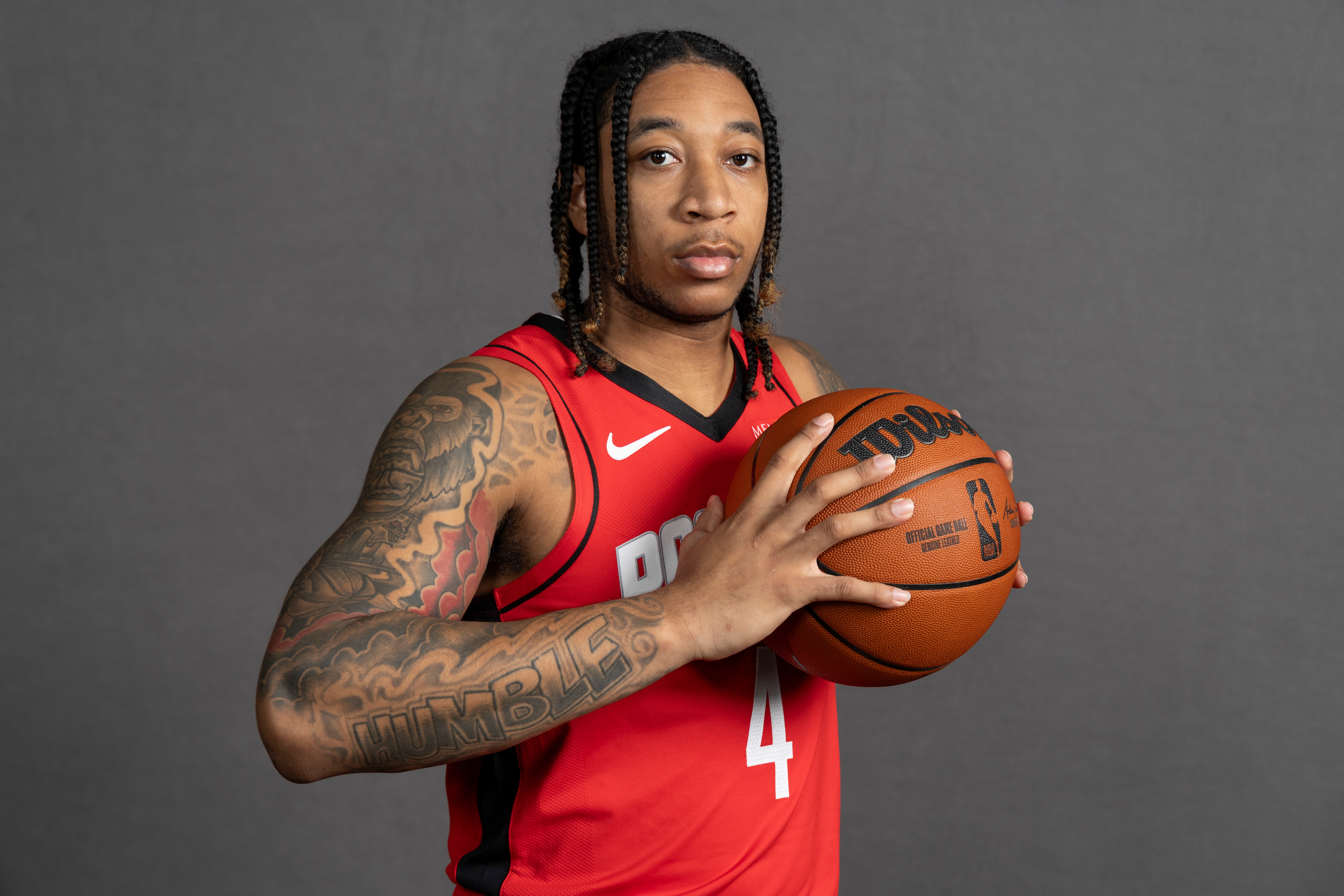 正负值+17全队最高！休斯顿雨姐戴维森拿下8分3板2助！