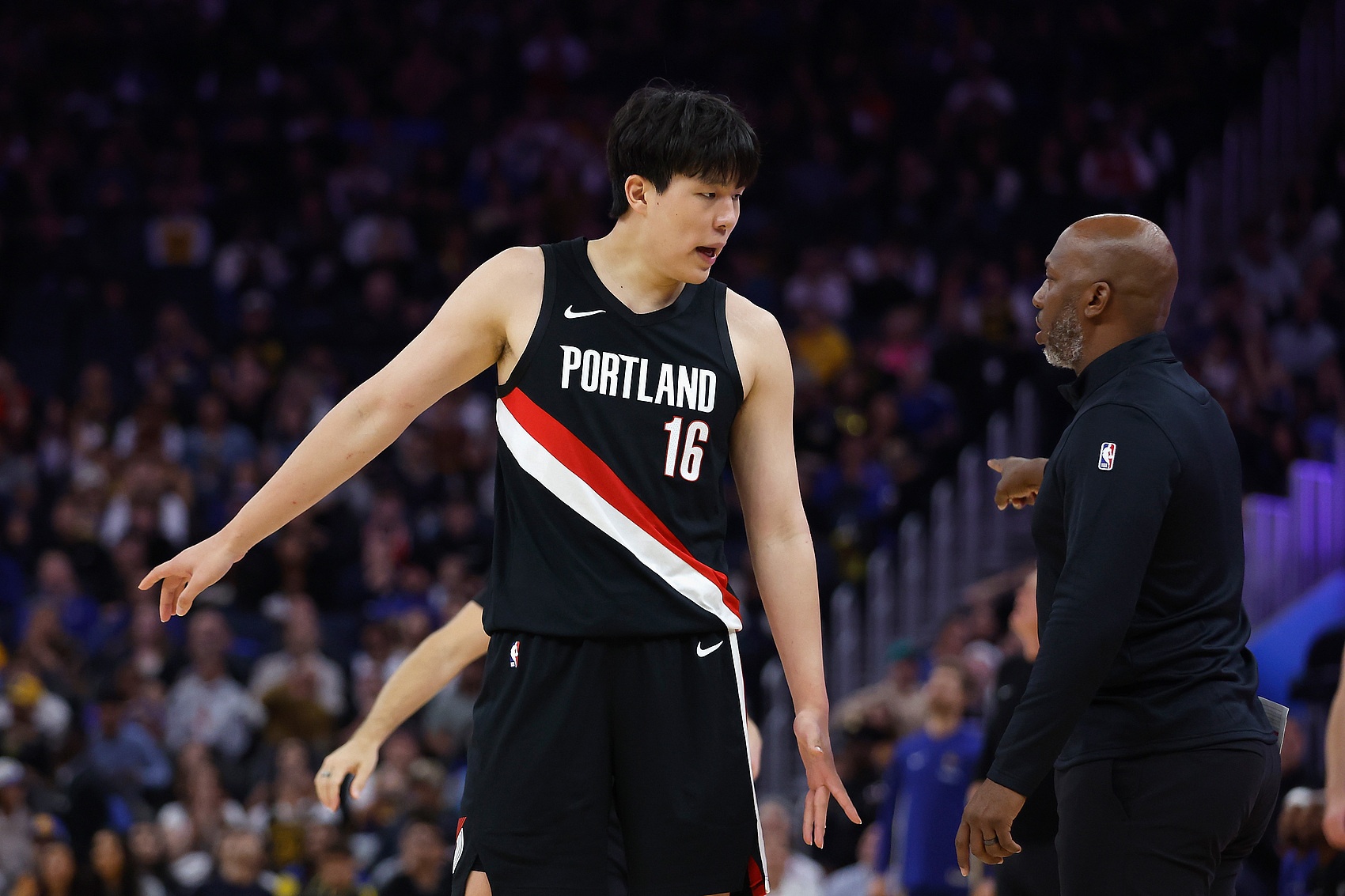 曾令旭：杨瀚森首秀有些亮点 要给他些时间&毕竟他在国内很长时间