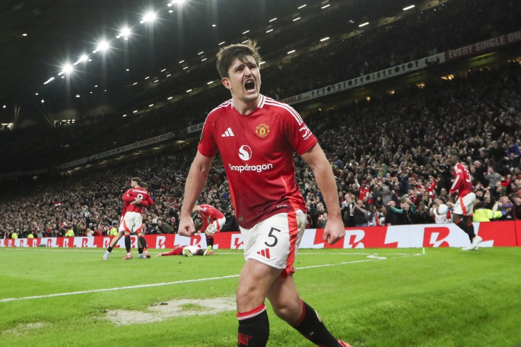 斯基拉：曼联在和马奎尔谈续约，将合同延长至2028年