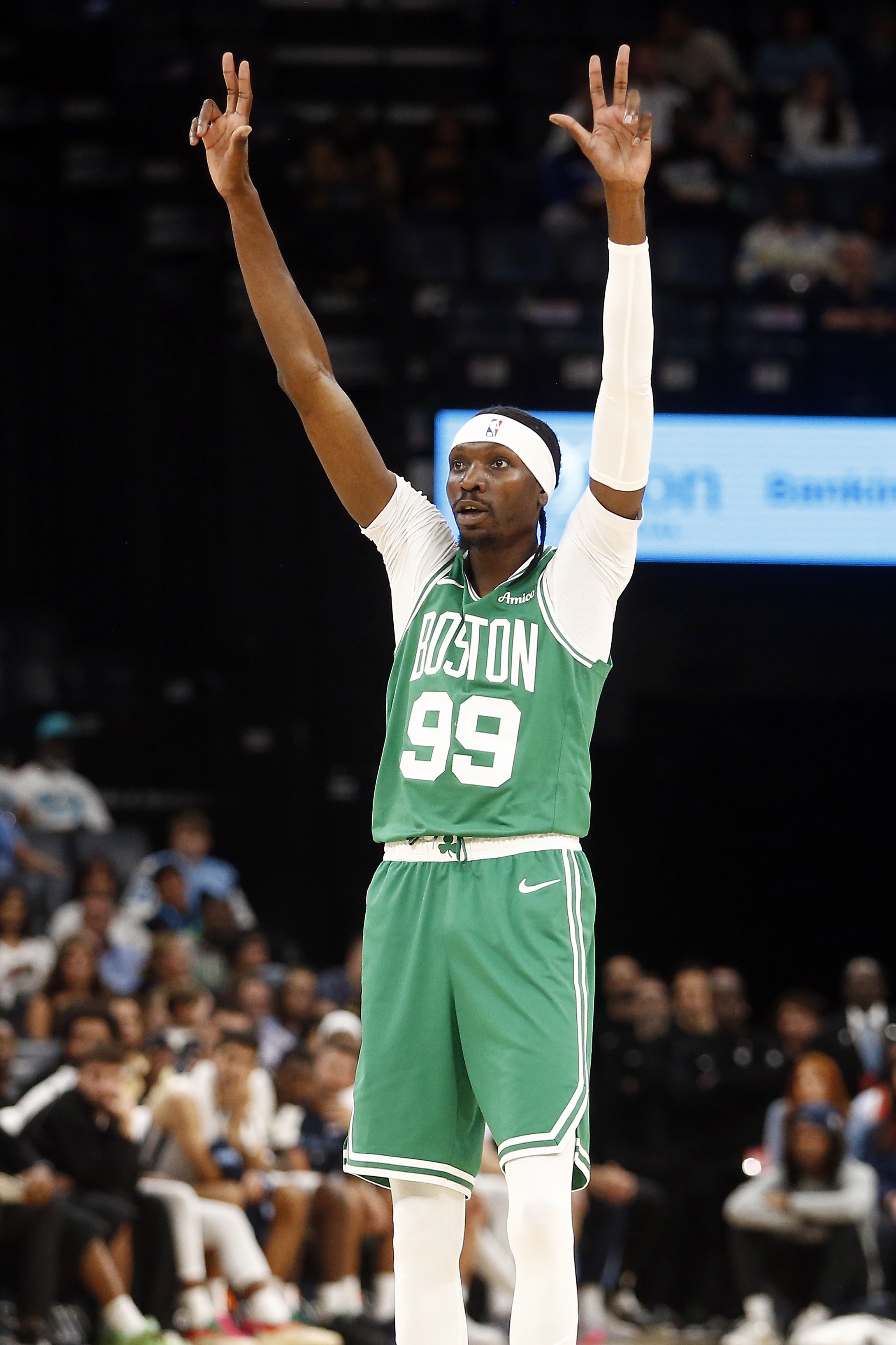 状态很好！布歇半场8中6&三分4中2砍下17分7板 正负值+23最高！