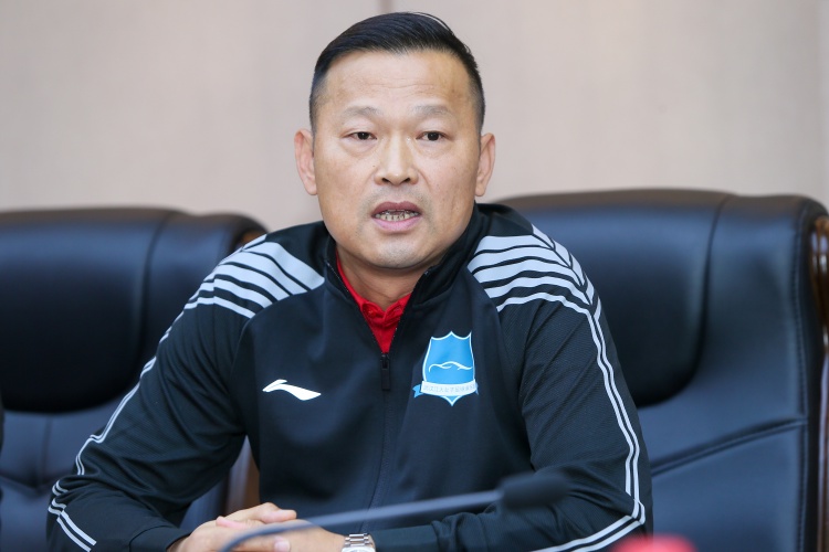 武汉女足主帅：很赞成留洋但要做好预案 中国女足进步不是很明显