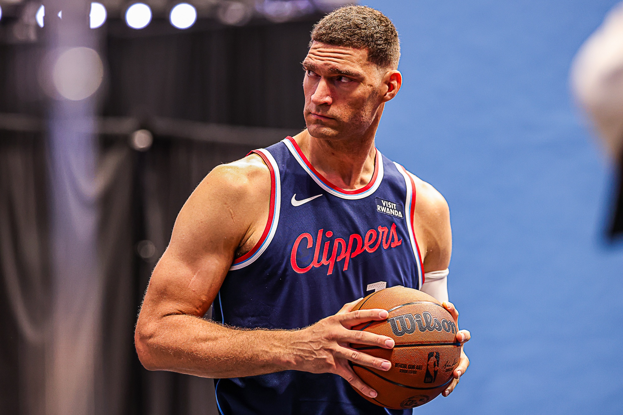 小卡：大洛能在低位得分表现出色 懂得如何在更衣室制造幽默