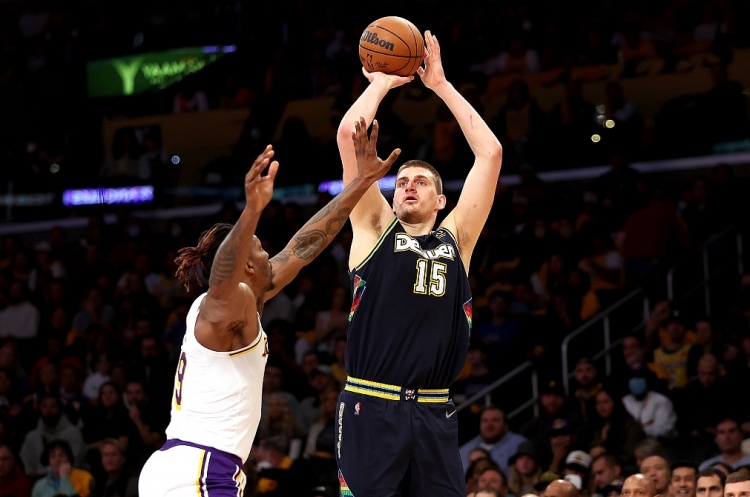 霍华德：约基奇没腱子肉但腰背力量超强 我为了下份合同只能硬顶