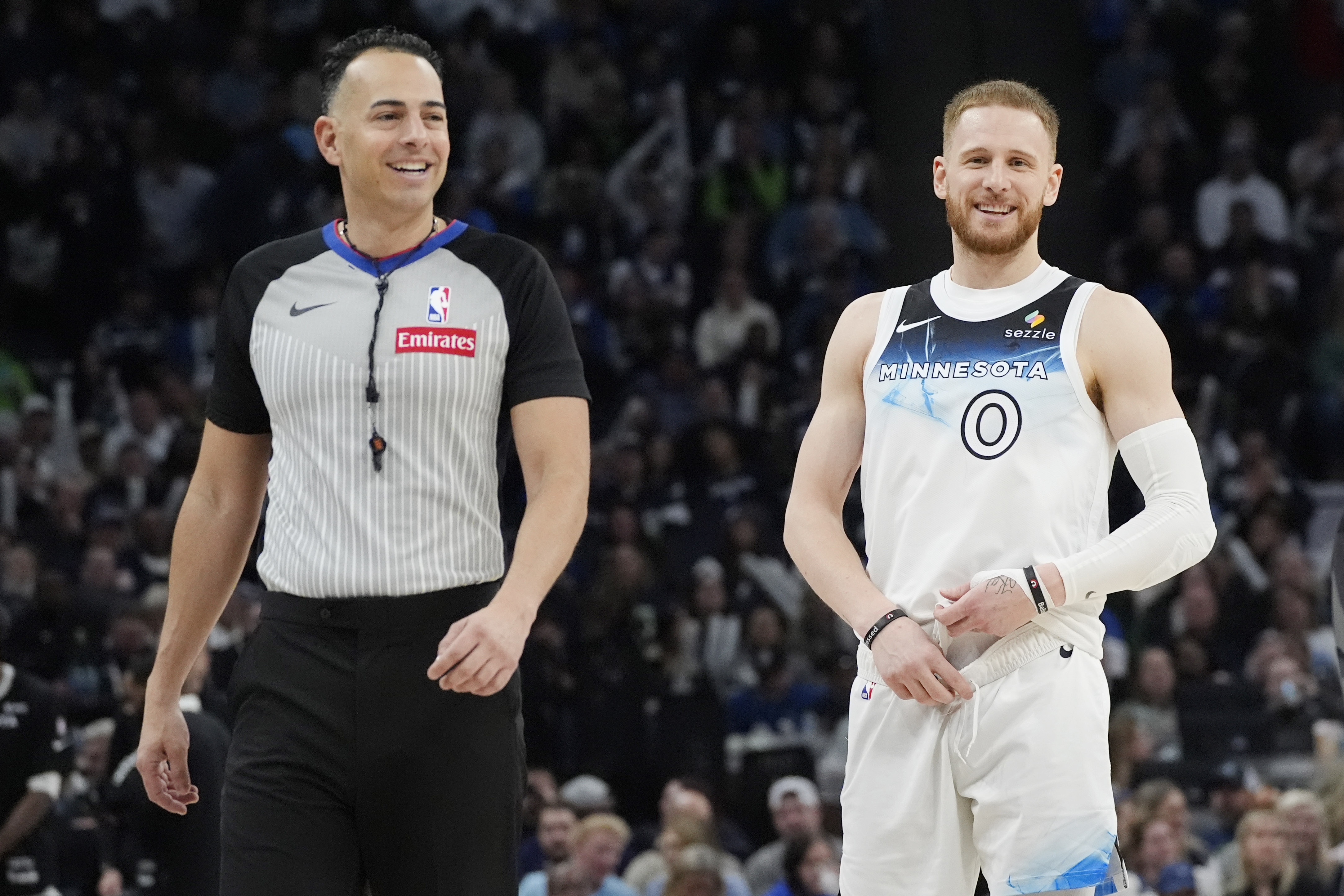 迪文：季前赛主要强调细节以及习惯养成 我们还有很大提升空间