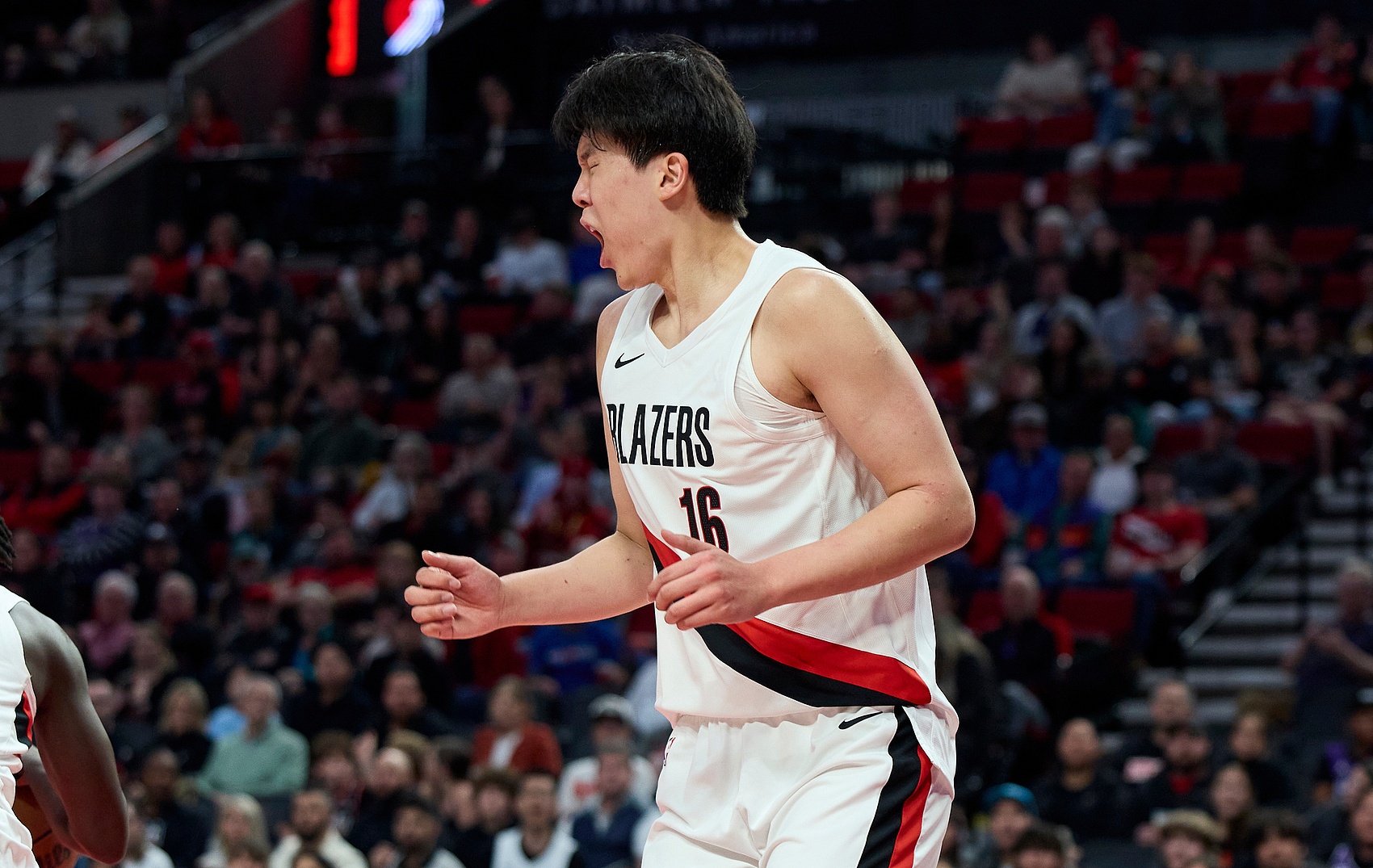 媒体人：很多NBA球员对华人有成见 要像077&约老师用实力打破成见