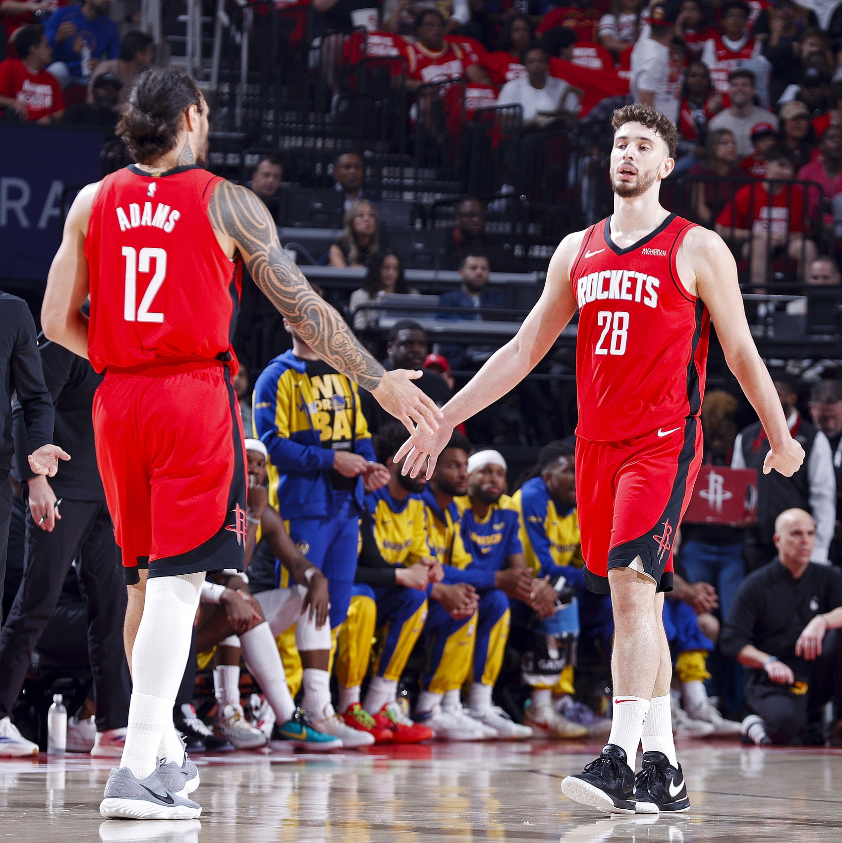 双塔的威力！今日申京和亚当斯同场时火箭73-47鹈鹕 净胜26分