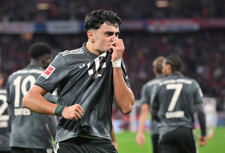 绝不把车借给哪位队友？帕夫洛维奇：奥利塞，他开车贼快